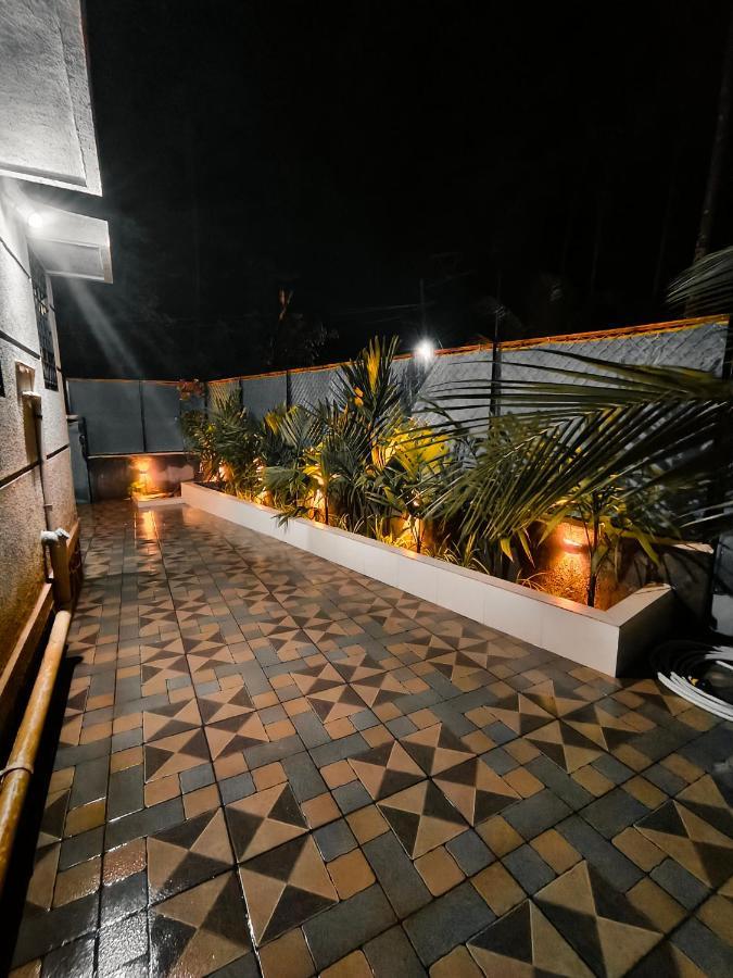 Rane Ambadnya Niwas Apartment นาโกน ภายนอก รูปภาพ
