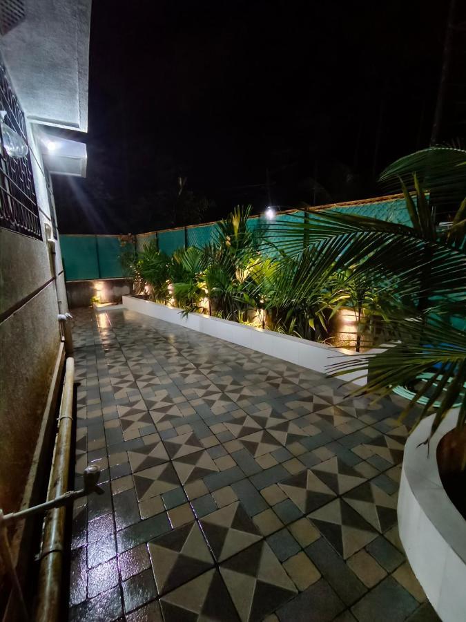 Rane Ambadnya Niwas Apartment นาโกน ภายนอก รูปภาพ