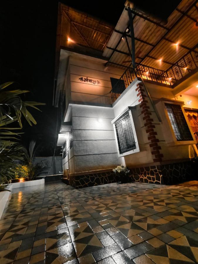 Rane Ambadnya Niwas Apartment นาโกน ภายนอก รูปภาพ