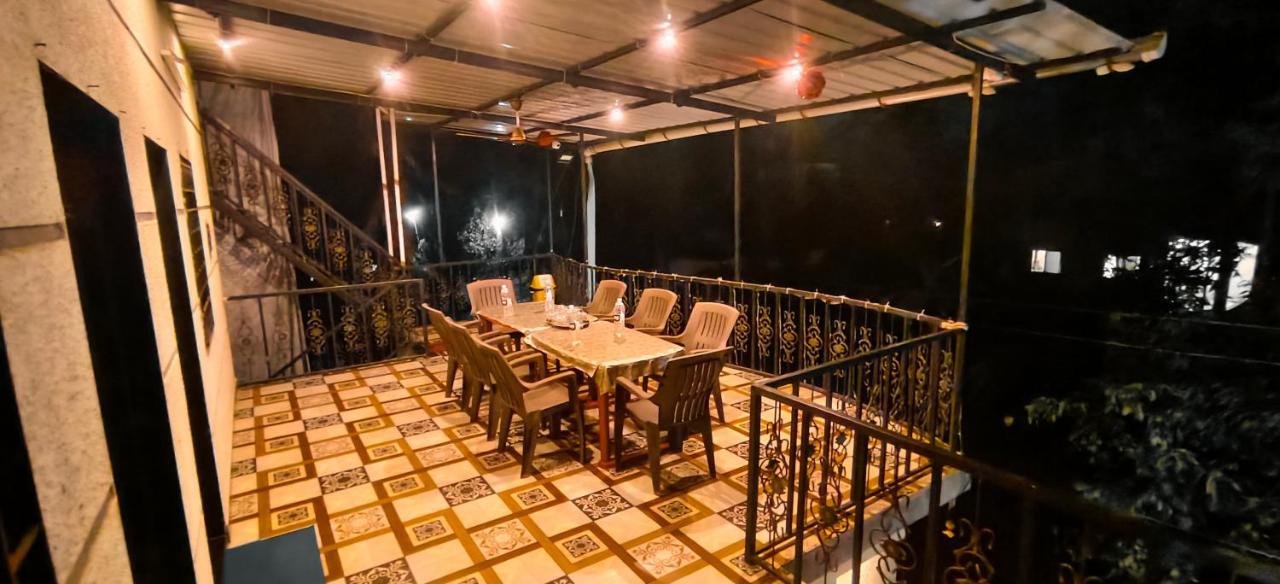 Rane Ambadnya Niwas Apartment นาโกน ภายนอก รูปภาพ