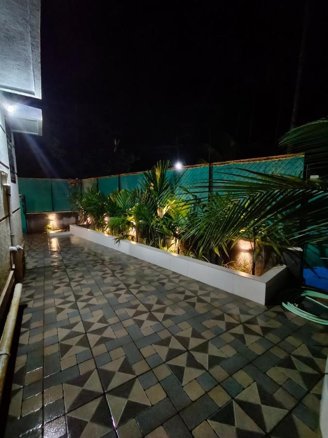 Rane Ambadnya Niwas Apartment นาโกน ภายนอก รูปภาพ